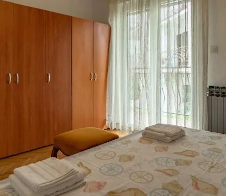 Lägenhet Apartman Luka *