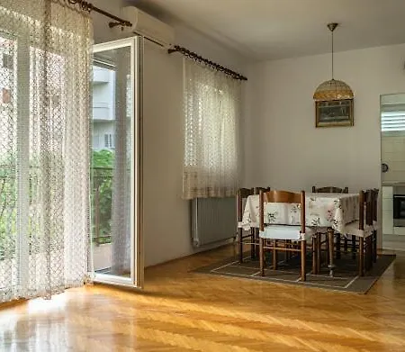 Apartman Luka Lägenhet