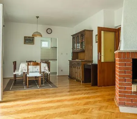 Apartman Luka Lägenhet